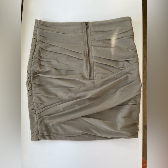 Urban Behaviour khaki green ruched skirt. - Picture 2 of 3
